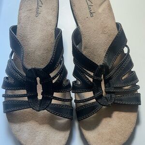 Clarks Women's Black Leather Wedge Sandals (size 8M)